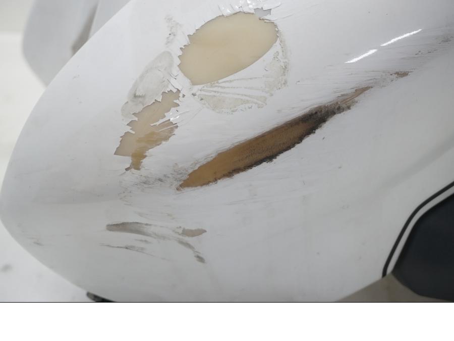 Snett uppifrån på Bensintank från en Yamaha MT-03 -2007 motorcykel.