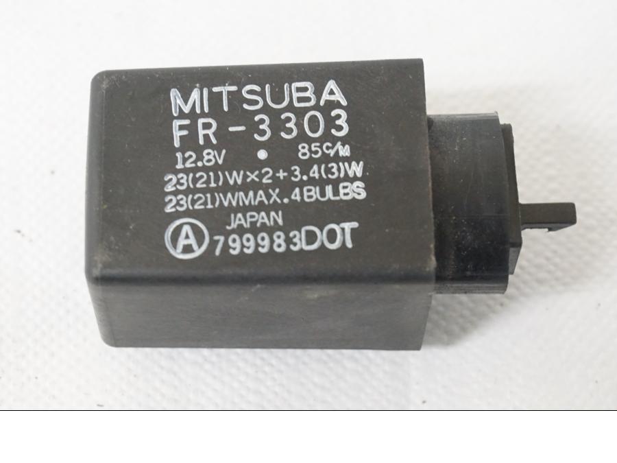 Framsidan på Blinkersrelä från en Honda CBR 900 RR -1997 motorcykel.