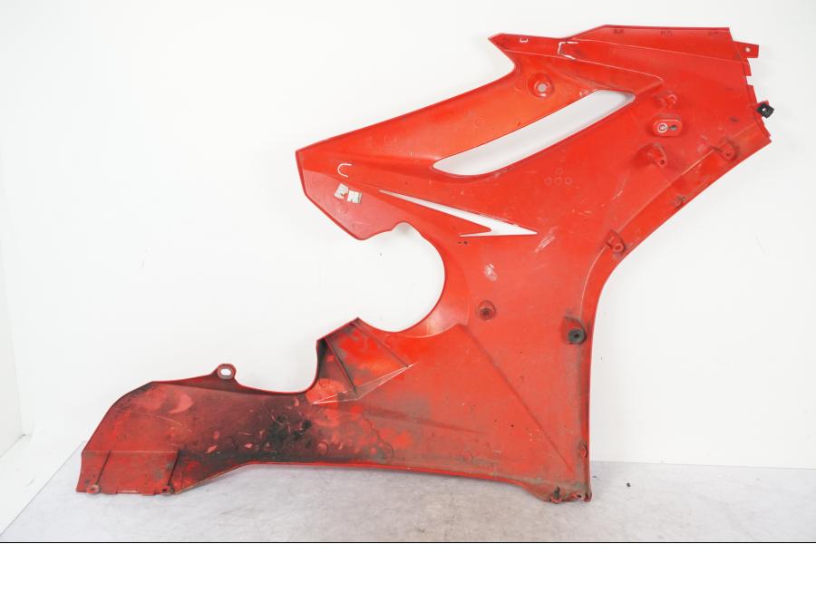 Höger sida på Sidkåpa från en Triumph Daytona 675 -2007 motorcykel.