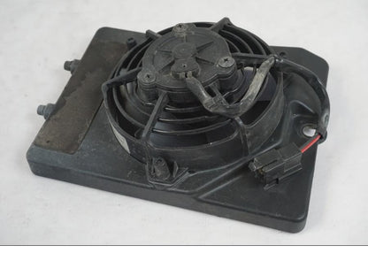 Snett uppifrån på Vattenkylfläkt från en Husqvarna 701 SUPERMOTO ABS -2016 motorcykel.