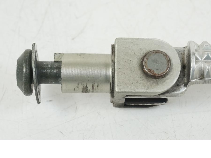 Höger sida på Fotpinne från en Yamaha YZF 1000 R1 -2007 motorcykel.