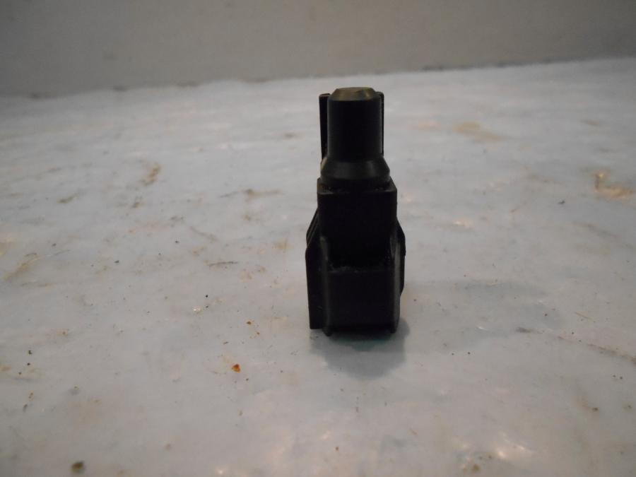 Framsidan på Temperatursensor från en Suzuki DL 650 -2013 motorcykel.