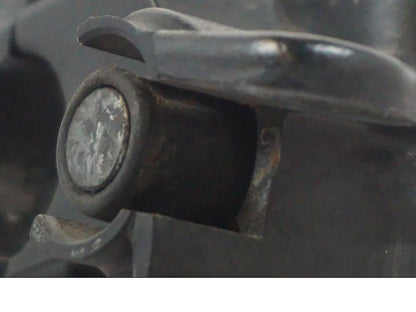 Snett uppifrån på Bromshuvudcylinder från en Triumph Tiger -2009 motorcykel.