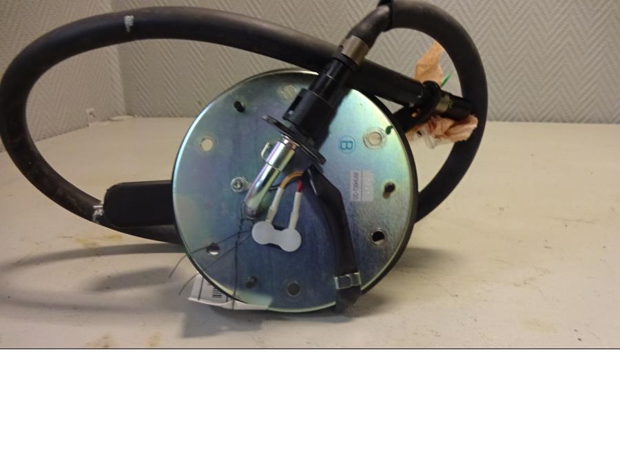 Baksidan på Bensinpump insprut från en Honda NC 750 S -2017 motorcykel.