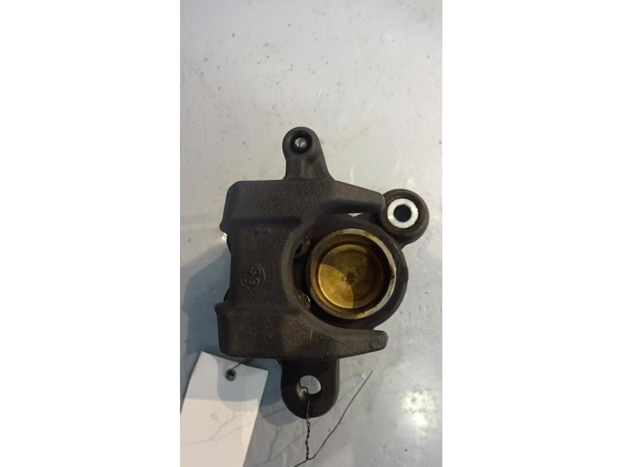 Höger sida på Bromsok från en Honda NC 750 S -2017 motorcykel.