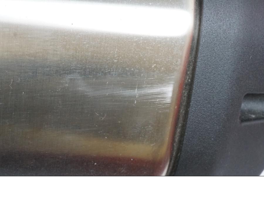 Vänster sida på Ljuddämpare från en Triumph Tiger 900 GT Pro -2021 motorcykel.