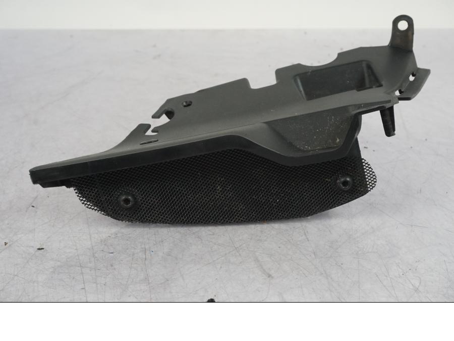 Vänster sida på Sidkåpa från en Yamaha MT-09 SP -2018 motorcykel.