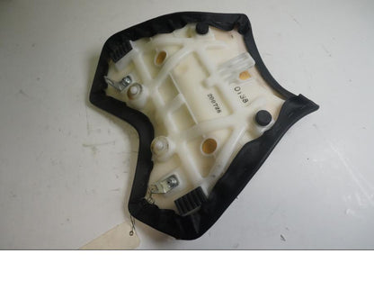 Höger sida på Sadel från en Kawasaki Z 1000 -2008 motorcykel.