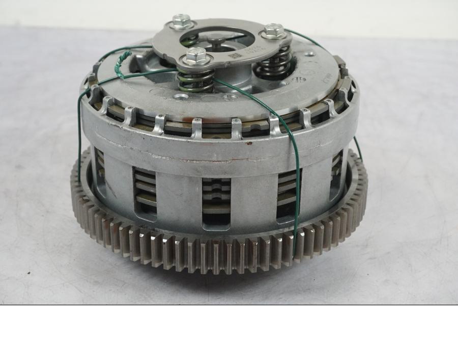 Framsidan på Kopplingskorg från en Kawasaki Z 900 -2019 motorcykel.