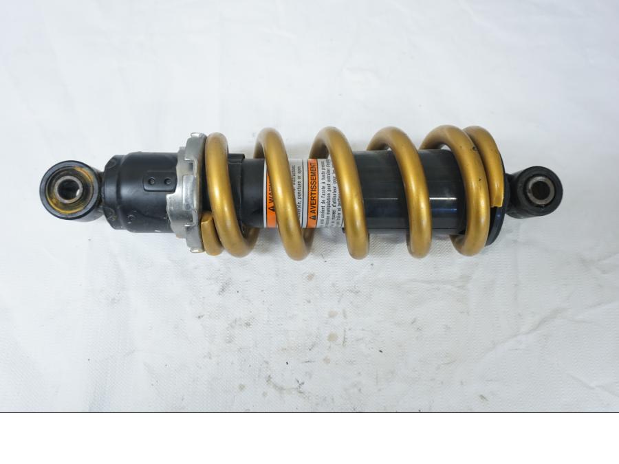 Baksidan på Stötdämpare från en Kawasaki ER-6N -2006 motorcykel.