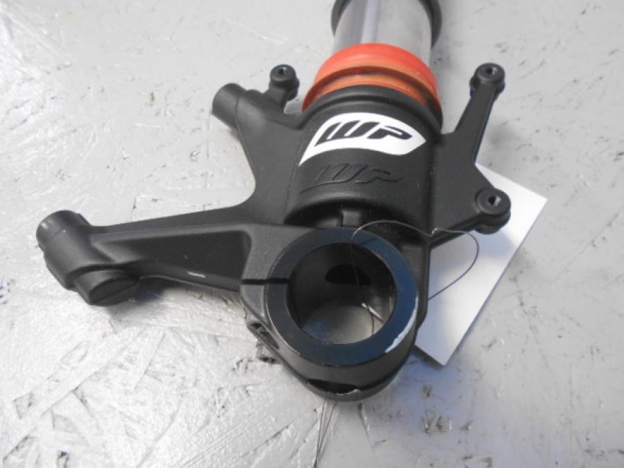 Höger sida på Gaffelben från en KTM 1290 Super Duke -2018 motorcykel.