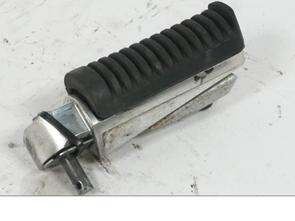 Baksidan på Fotpinne från en Yamaha XJ 6 -2011 motorcykel.