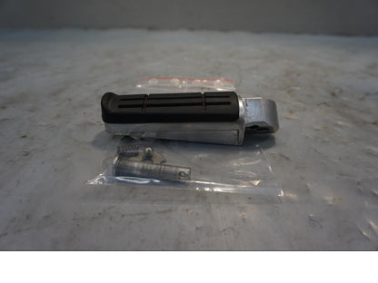 Framsidan på Fotpinne från en Yamaha XT 1200 Z -2011 motorcykel.