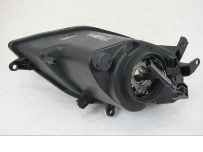 Snett nerifrån på Strålkastare från en BMW S 1000 XR -2014 motorcykel.