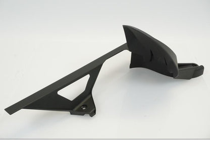 Vänster sida på Kedjeskydd från en KTM 1290 Super Duke -2020 motorcykel.