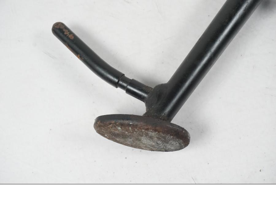 Baksidan på Sidostöd från en Kawasaki ER-6N ABS -2010 motorcykel.