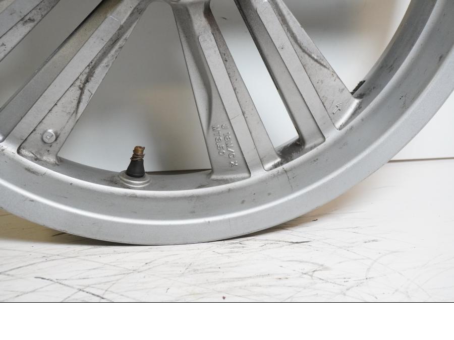 Extrabild4 på Fälg från en Honda CTX 1300 -2014 motorcykel.