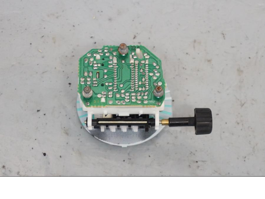 Baksidan på Hastighetsmätare från en Honda CBR 900 RR -1996 motorcykel.