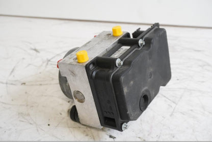 Baksidan på ABS Modulator från en BMW F 800 R -2011 motorcykel.