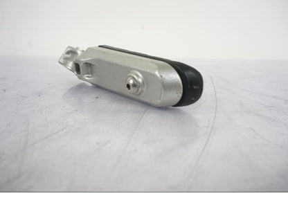 Snett nerifrån på Fotpinne från en Honda VFR 1200 -2010 motorcykel.