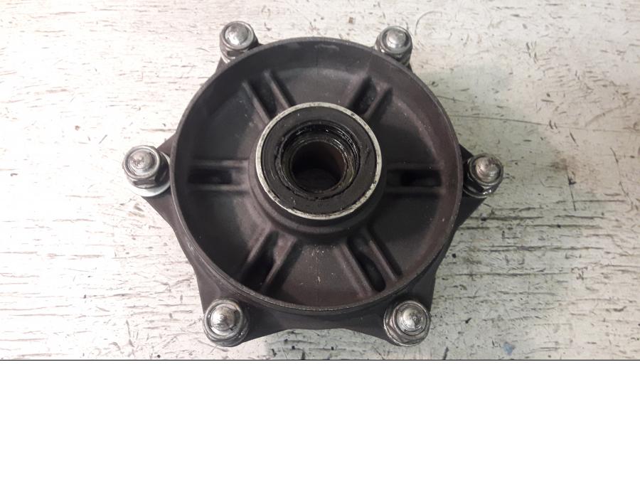 Framsidan på Drevfäste från en Honda CBR 1000 RR -2004 motorcykel.