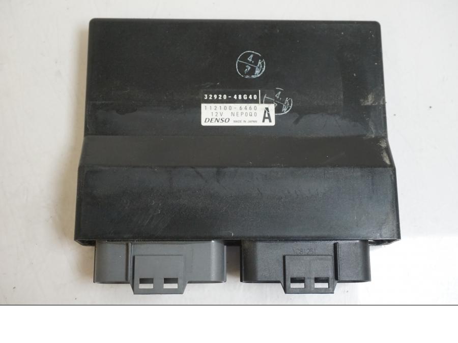 Vänster sida på CDI / ECU från en Suzuki VZR 1800 -2009 motorcykel.