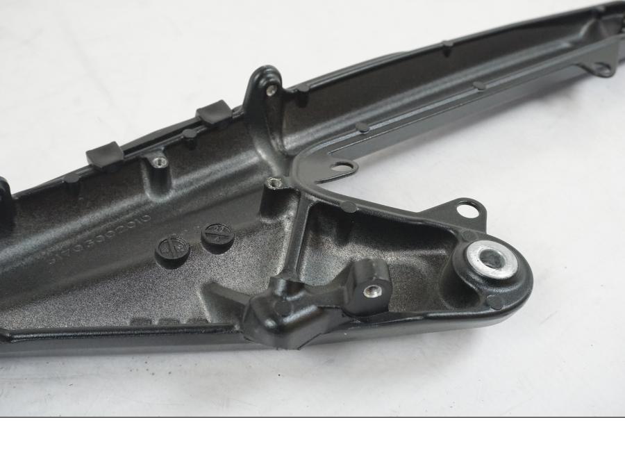 Extrabild2 på Bakram från en KTM 1290 Super Duke R EVO -2023 motorcykel.