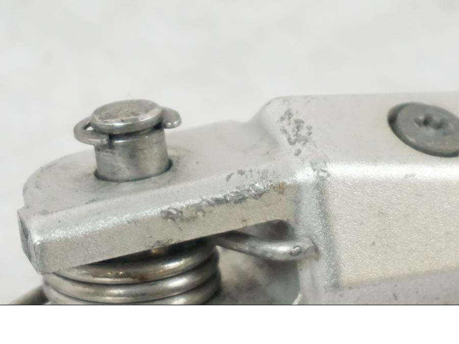 Snett nerifrån på Fotpinne från en BMW R 1200 R -2007 motorcykel.