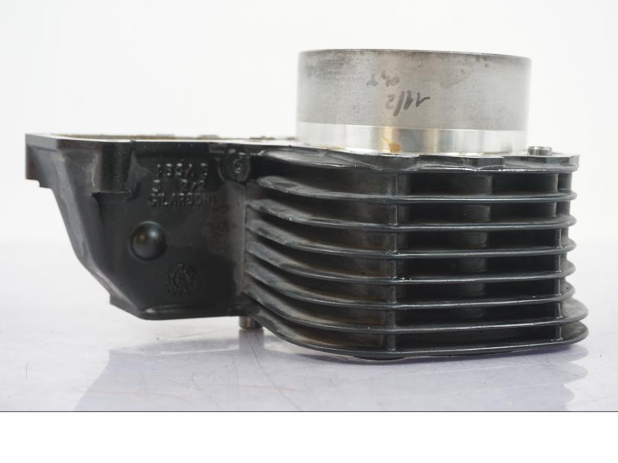 Baksidan på Cylinder från en BMW R NineT -2017 motorcykel.