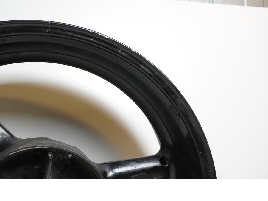 Extrabild4 på Fälg från en Yamaha YZF R6 -1999 motorcykel.