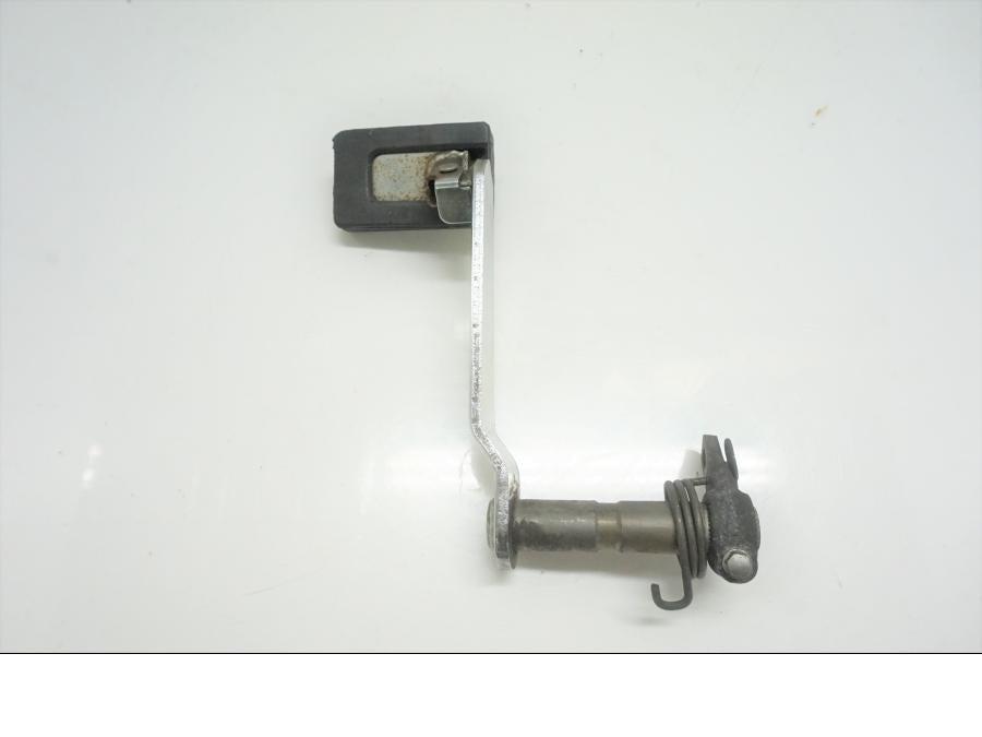 Baksidan på Bromspedal från en Yamaha XVZ 1300 -1997 motorcykel.