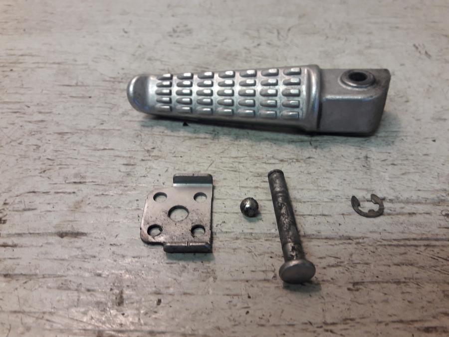 Framsidan på Fotpinne från en Kawasaki GTR 1400 -2012 motorcykel.