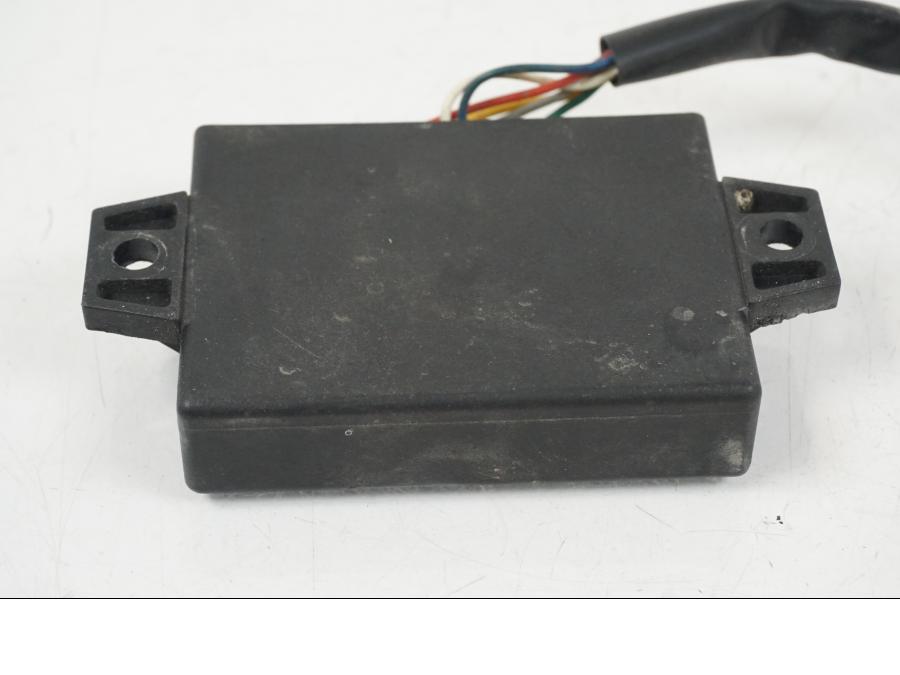 Snett uppifrån på Avgasstyrbox från en Aprilia RS 125 -2008 motorcykel.