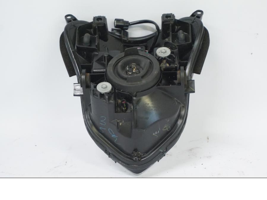 Snett nerifrån på Strålkastare från en Honda CB 500 X -2015 motorcykel.