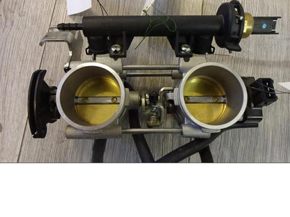 Vänster sida på Spjällhus från en BMW F 800 GT -2015 motorcykel.