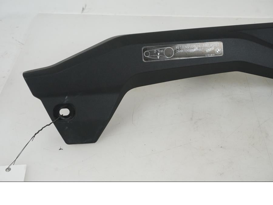 Baksidan på Kedjeskydd från en BMW F 750 GS -2019 motorcykel.