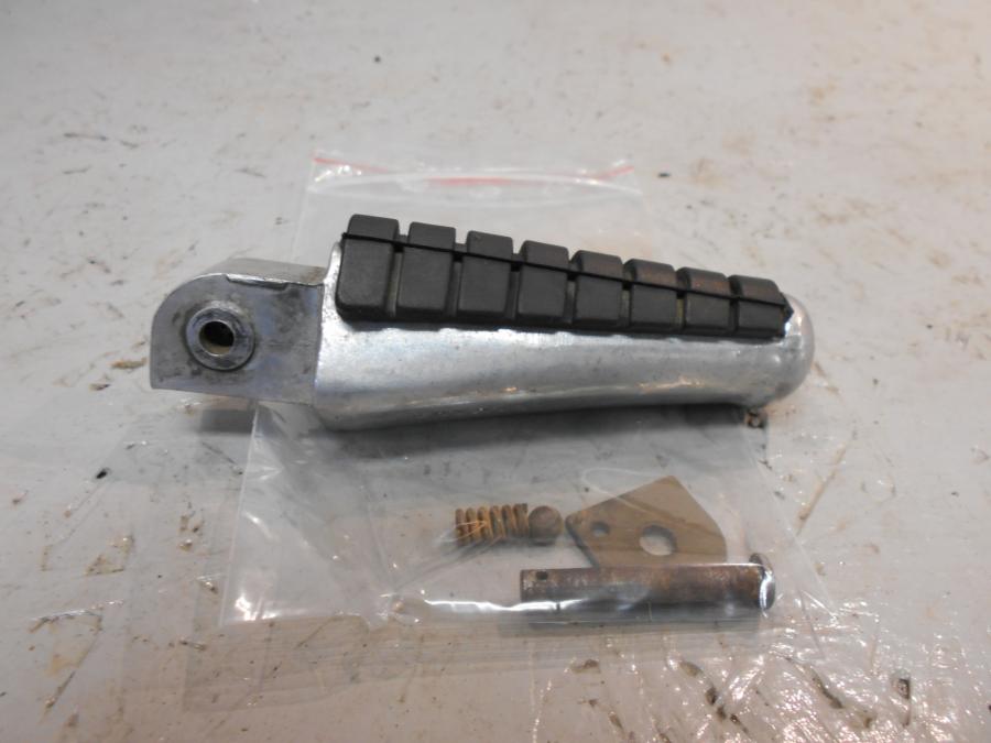 Framsidan på Fotpinne från en Yamaha XV 1100 -1996 motorcykel.