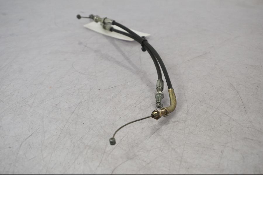 Höger sida på Gasvajer från en Suzuki VZ 800 -2000 motorcykel.