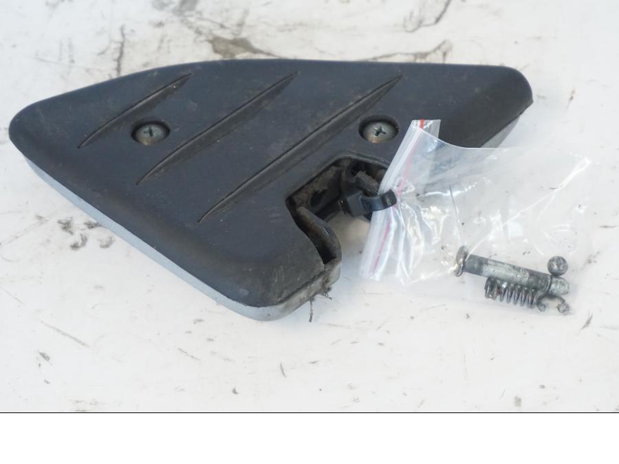 Höger sida på Fotpinne från en Honda SH 300 A -2011 scooter.