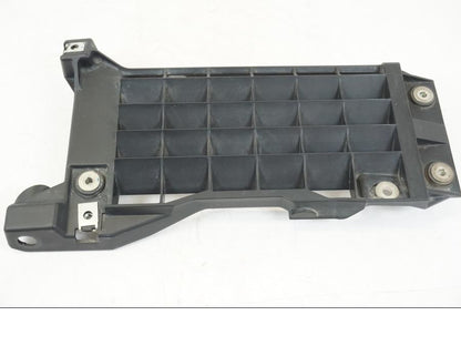 Snett nerifrån på Vattenkylgaller från en Yamaha WR 125 -2011 motorcykel.