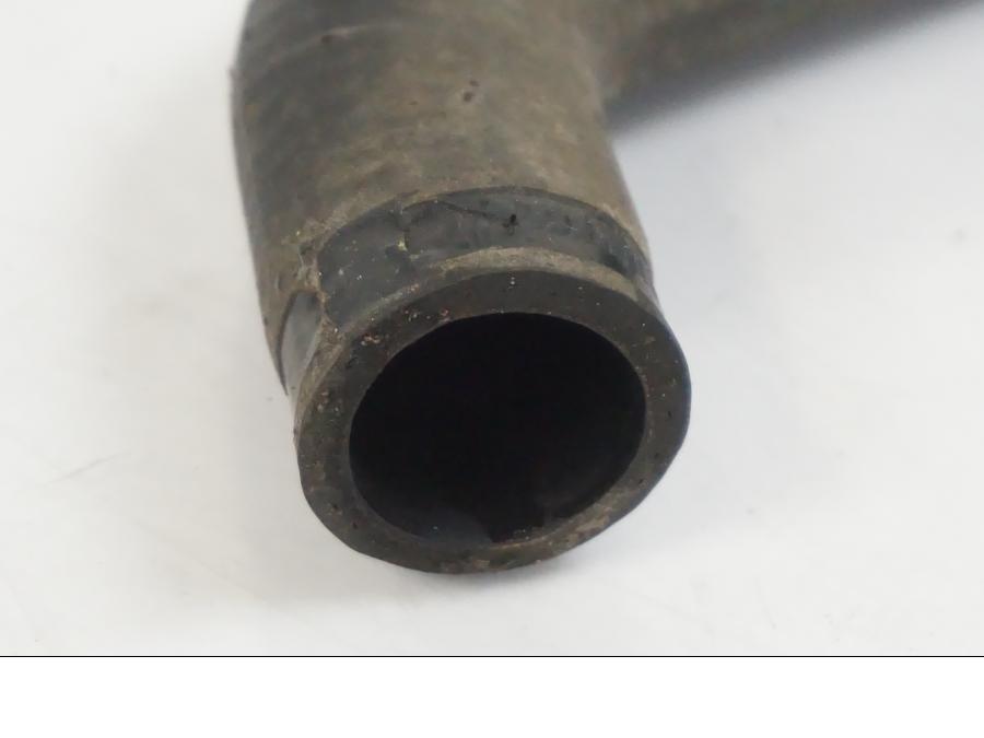 Snett nerifrån på Vattenkyl Slang Set från en BMW F 650 CS -2002 motorcykel.