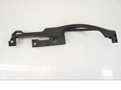 Snett uppifrån på Passagerarhandtag från en BMW R 1150 RS -2003 motorcykel.