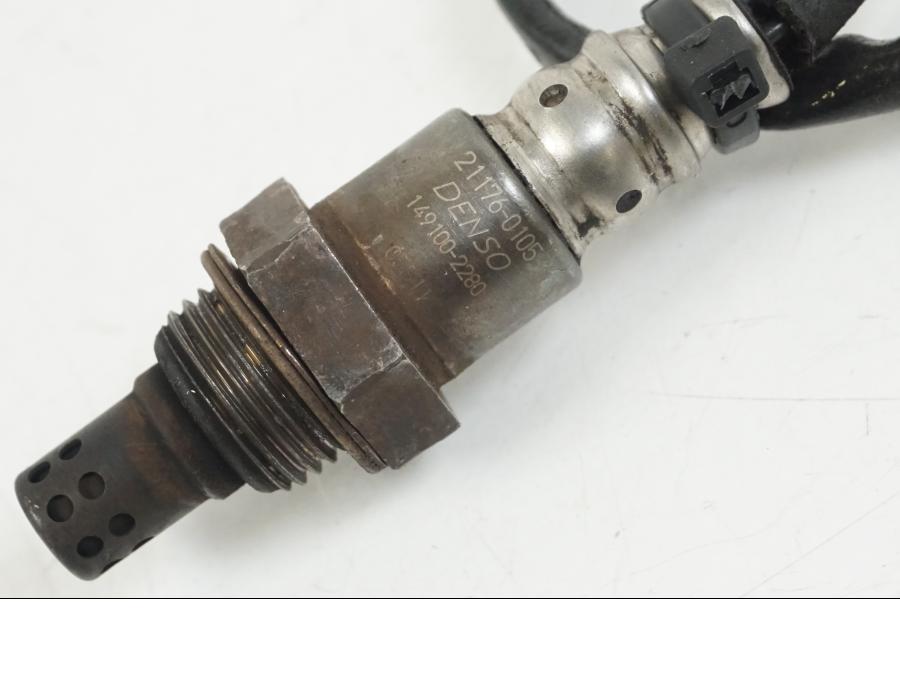 Snett nerifrån på Lambdasond från en Kawasaki ER-6F -2016 motorcykel.