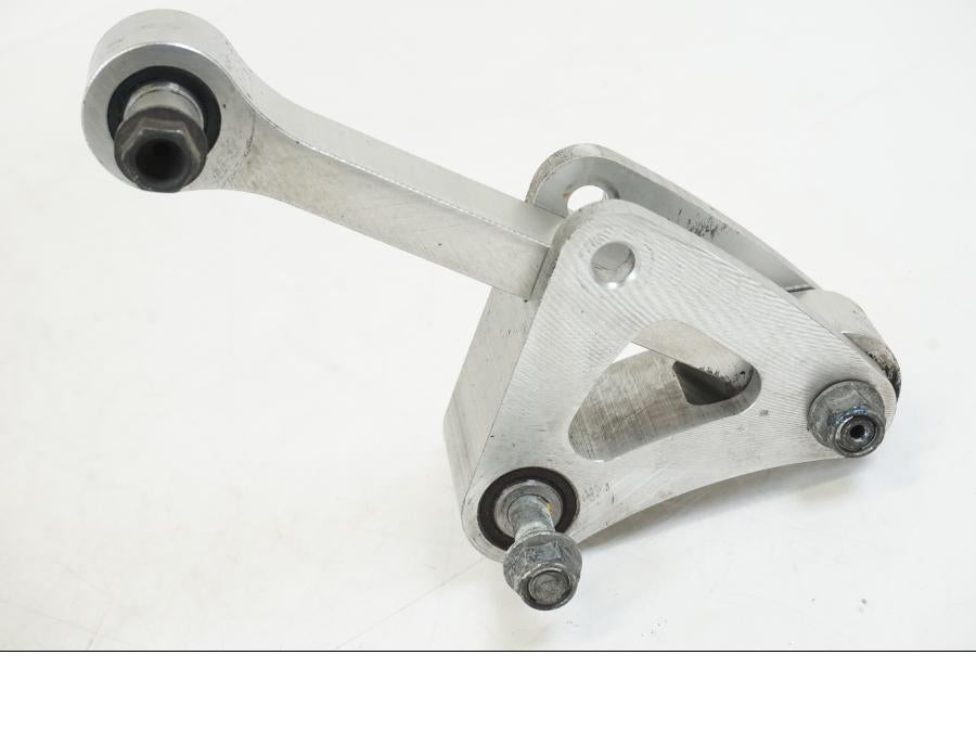 Extrabild1 på Stötdämparlänkage från en Yamaha YZF 1000 R1 -2009 motorcykel.