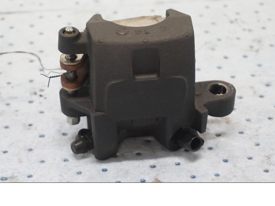 Höger sida på Bromsok från en Kawasaki Z 650 ABS -2020 motorcykel.