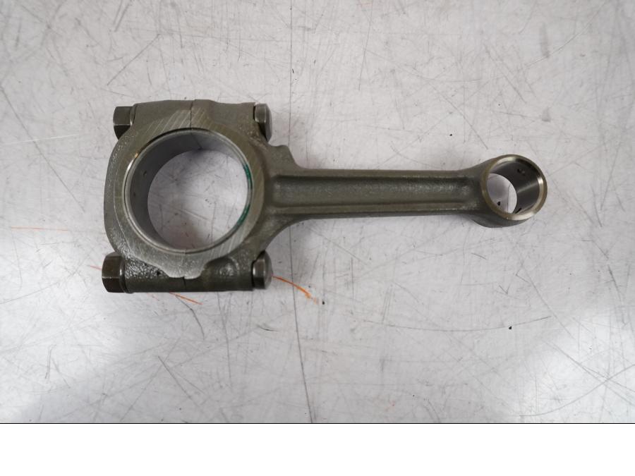 Baksidan på Vevstake från en Honda VFR 800 -2005 motorcykel.