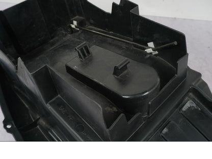 Vänster sida på Undertail från en Suzuki GSX 1300 RX -1999 motorcykel.