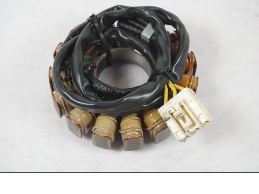 Framsidan på Generator från en Kawasaki ZZ-R 1400 -2009 motorcykel.