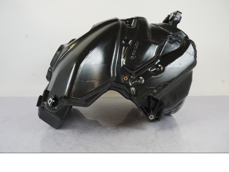 Baksidan på Bensintank från en BMW S 1000 XR -2019 motorcykel.