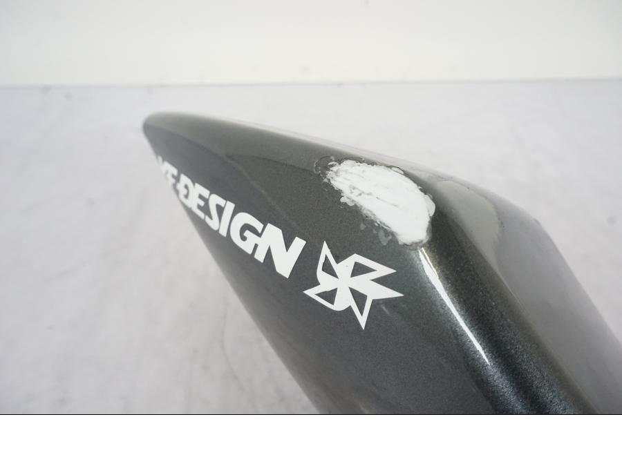 Baksidan på Bakvinge från en Suzuki GSX-R 1000 -2005 motorcykel.